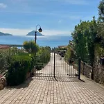 Апарт-отель Isa - Luxury Ginepro Sea View With Common Swimming Pool Just 50 Mt From The Гольфо-Аранчи