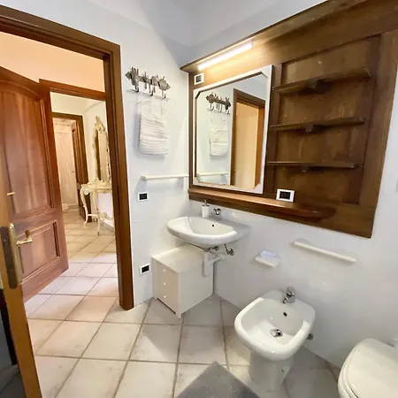 Appart hôtel Isa - Luxury Ginepro Sea View With Common Swimming Pool Just 50 Mt From The Golfo Aranci