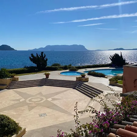 Isa - Luxury Ginepro Sea View With Common Swimming Pool Just 50 Mt From The Apart-hotel Golfo Aranci