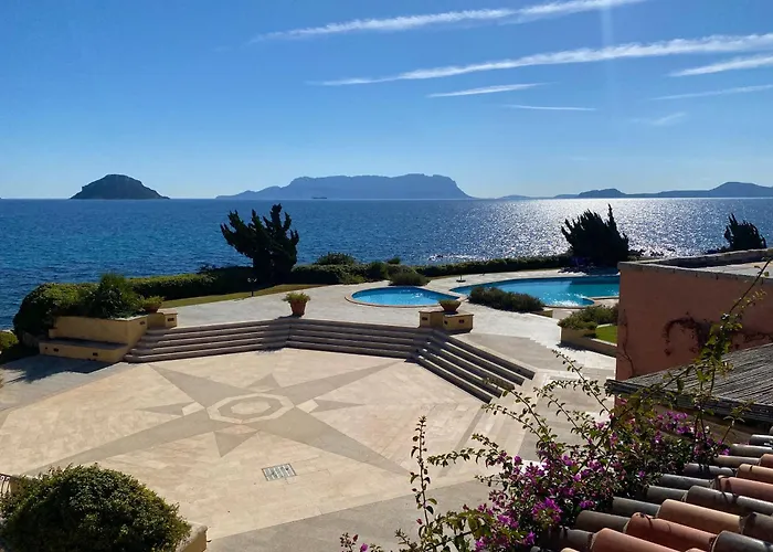 Isa - Luxury Ginepro Sea View With Common Swimming Pool Just 50 Mt From The Aparthotel Golfo Aranci