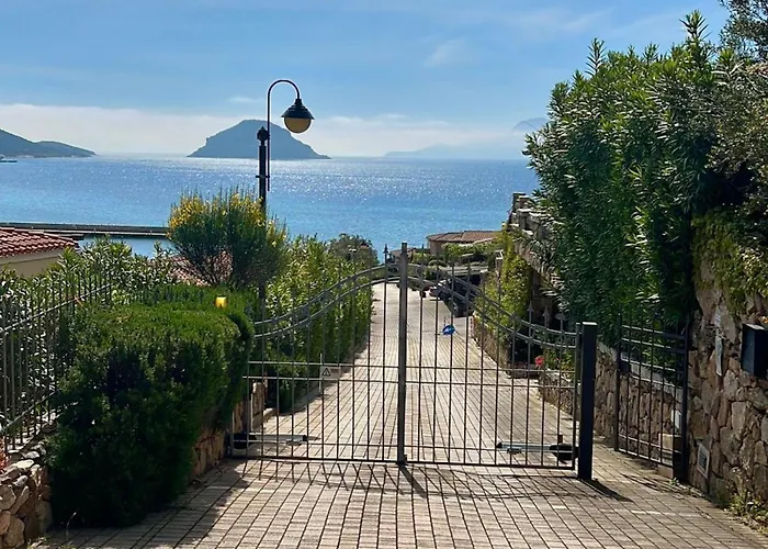 Aparthotel Isa - Luxury Ginepro Sea View With Common Swimming Pool Just 50 Mt From The Golfo Aranci
